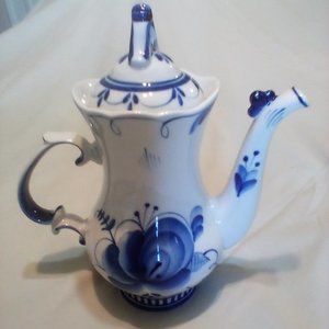 Vintage Gzhel Hand Painted Blue & White Porcelain tea/coffee pot - Used No Chips
